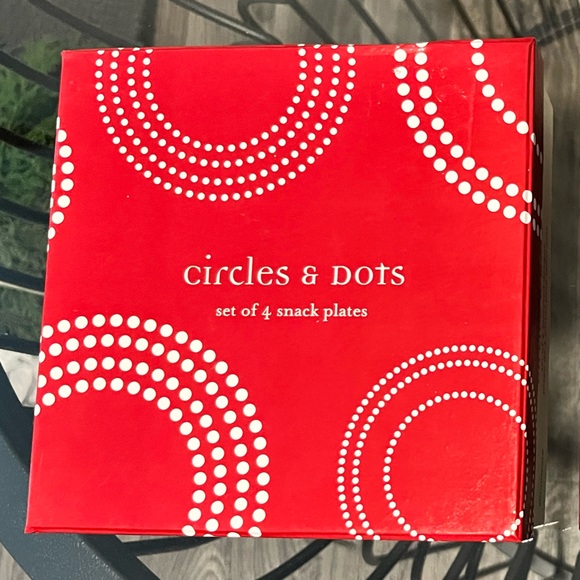 Set of 4 OmniWare Circles & Dots Snack Plates - Picture 5 of 7